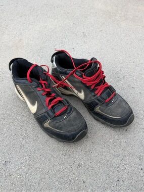Nike Men's Black Athletic Sneakers with Red Laces size 6.5